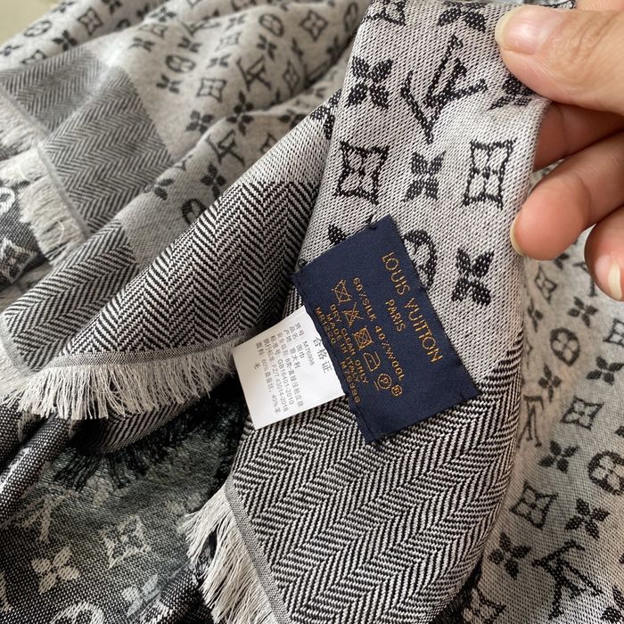 Louis Vuitton Scarf LV00090